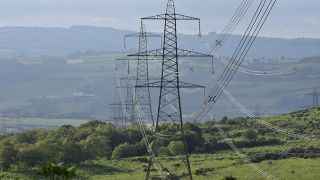 電気代の都市差と世代影響：勤労世帯の20年推移と今後の展望