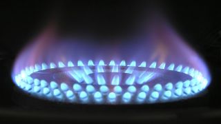 2025年までのガス代推移と都市別格差：勤労世帯の実態と今後