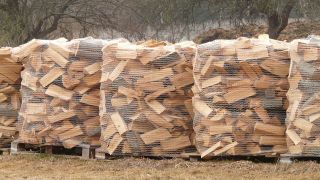 無職世帯の「他の光熱費」とは？灯油や薪の支出と地域差を詳しく解説