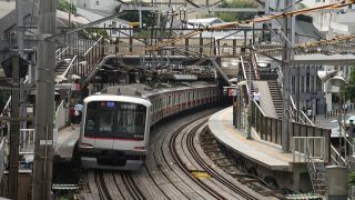 無職世帯の交通費は都市で差が拡大、高齢者の移動支援が課題