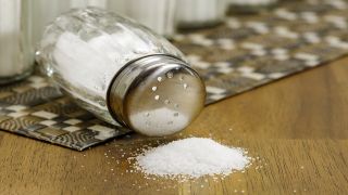 食塩1kgの小売価格の動向と地域差｜名古屋で高騰の背景とは