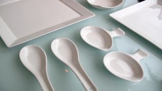 高年収層で急増中？年収別にみる食器戸棚支出の動向と今後の予測