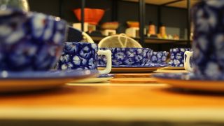 30代が最多支出？年齢別にみる食器戸棚支出の推移と今後の傾向分析