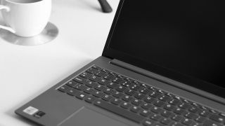 年収別パソコン支出の実態と今後の展望｜デジタル格差の課題と対策