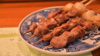 やきとり1本の価格推移と地域差｜2025年最新データから分析