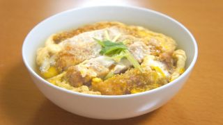 2025年カツ丼価格動向｜地域差と価格推移の背景・今後の展望解説