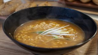 日本のカップ麺価格の推移と地域格差、今後の値上がりリスクとは？