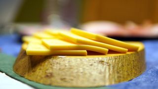 日本の乳製品支出ランキング｜都市別の支出額と購入頻度を詳しく分析