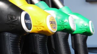 近畿のガソリン価格動向と都市別特徴、価格上昇の要因を徹底分析
