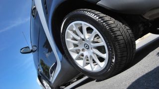 自動車タイヤ価格の全国動向と都市別差｜2025年最新データ分析